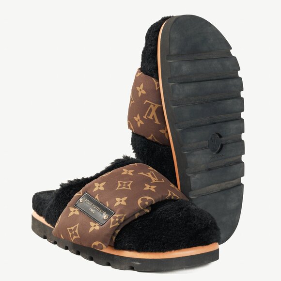 Louis Vuitton 2022 Pool Pillow Comfort Mules in Black Shearling & Monogram Nylon - Picture 4 of 12